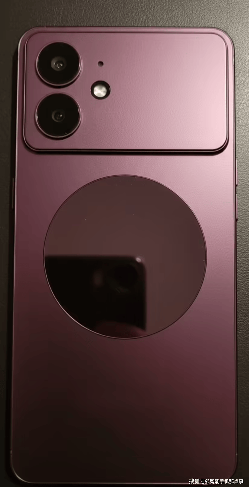 机亮相：磁吸系统+独特Deco或对标iPhone！不朽情缘游戏网站址三星Galaxy S26系列原型(图6)